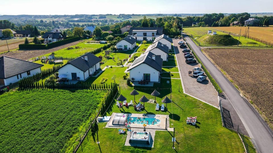 Property building, Bird's eye view, Pool view, Swimming pool, Parking