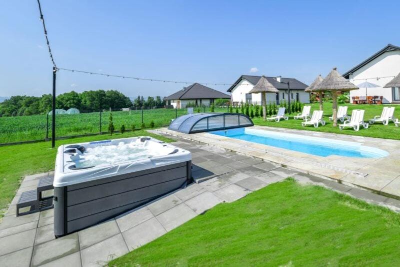 Spring, Day, Natural landscape, Garden, Hot Tub, Garden view, Pool view, Swimming pool, sunbed