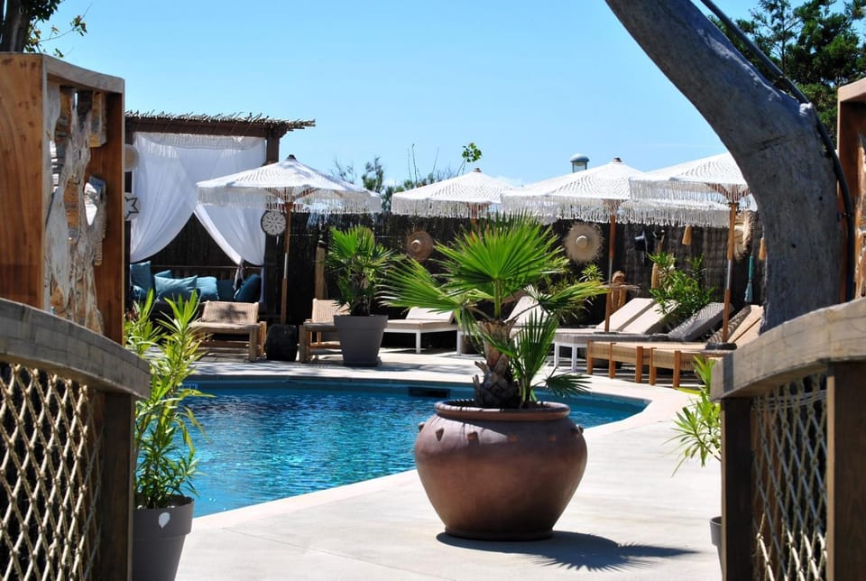 Swimming pool