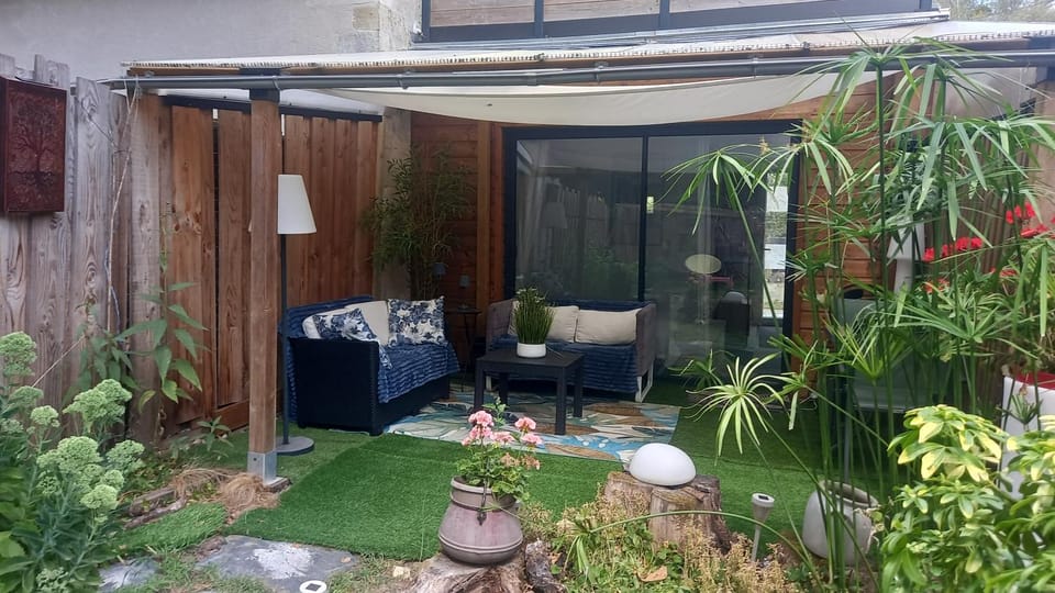 Patio, Living room