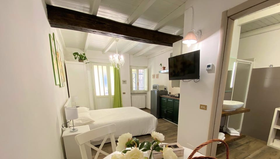 Photo of the whole room, Seating area