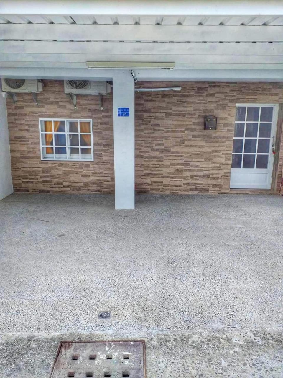 Facade/entrance
