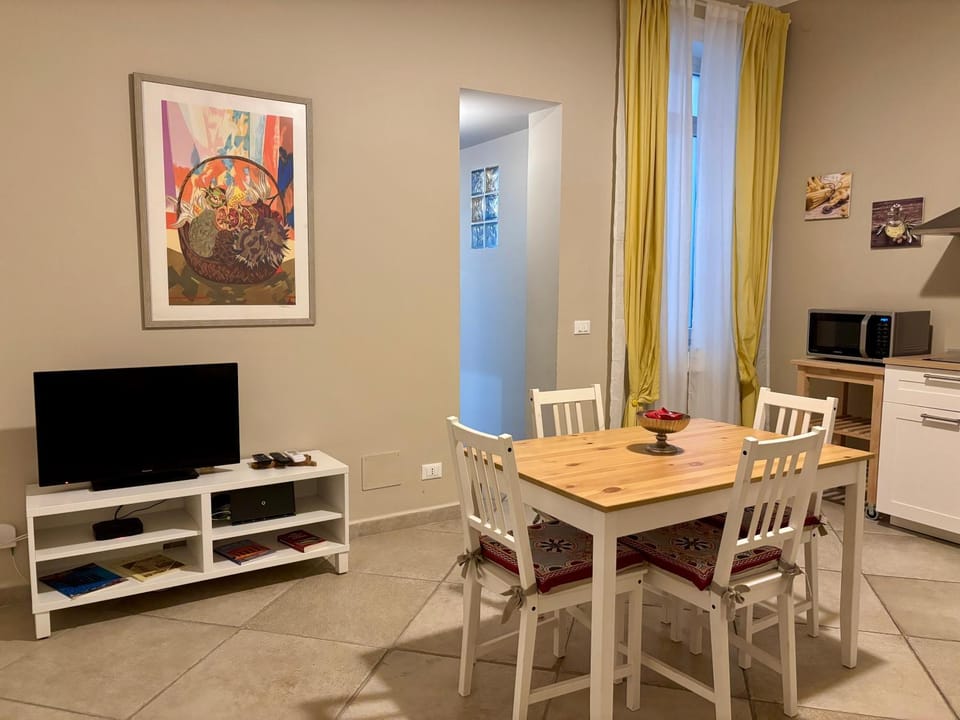 TV and multimedia, Kitchen or kitchenette, Living room, Seating area, Dining area, Evening entertainment