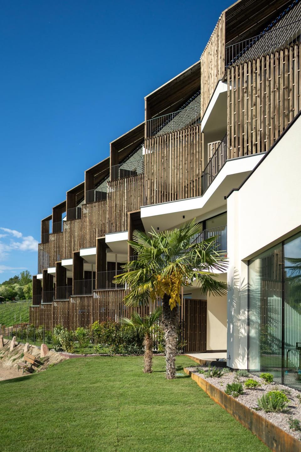 Property building, Garden, Swimming pool, Location