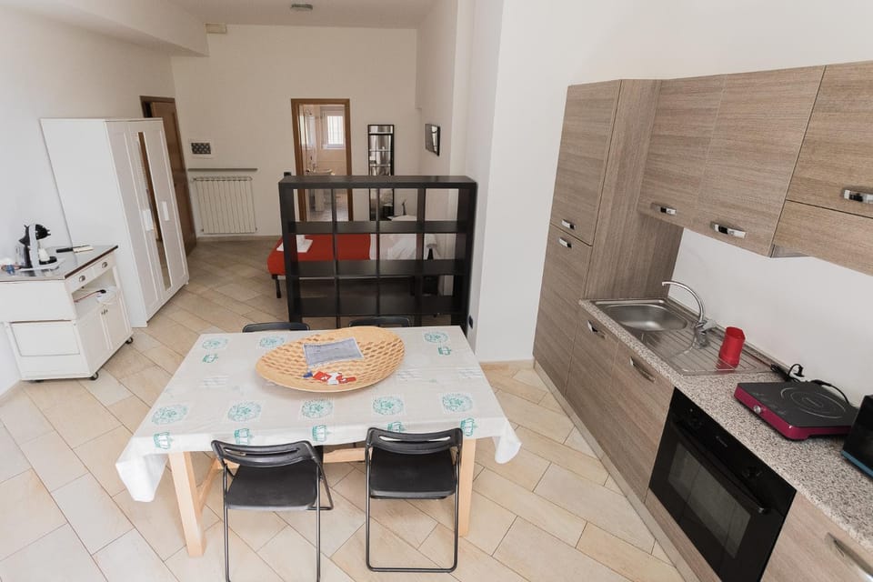 Kitchen or kitchenette, Living room, Photo of the whole room, Seating area, Dining area, Bedroom, stove