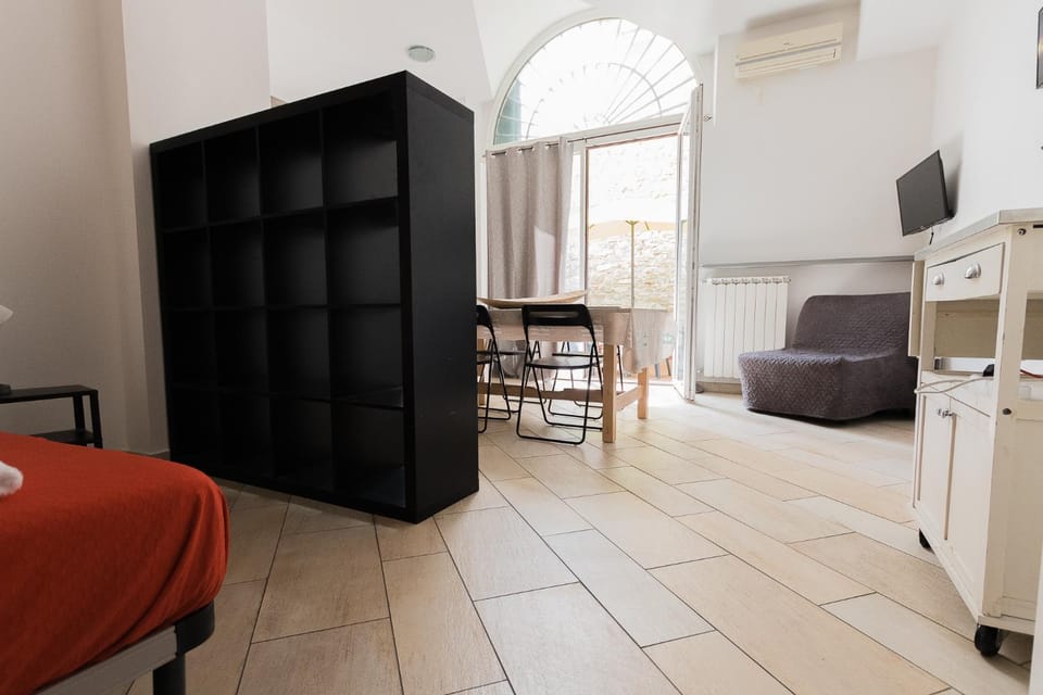 Kitchen or kitchenette, Photo of the whole room, Bedroom, air conditioner