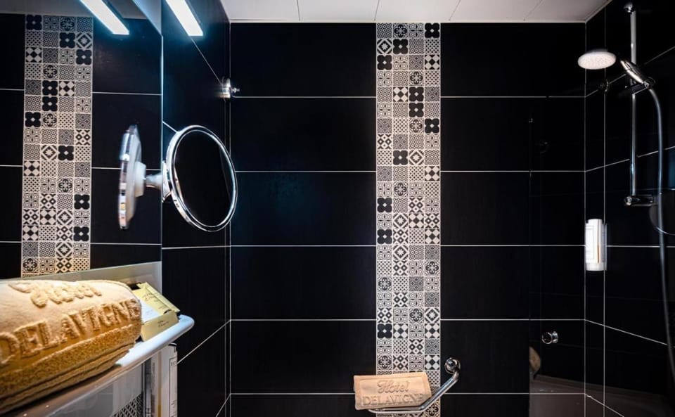 Shower, Bathroom, towels