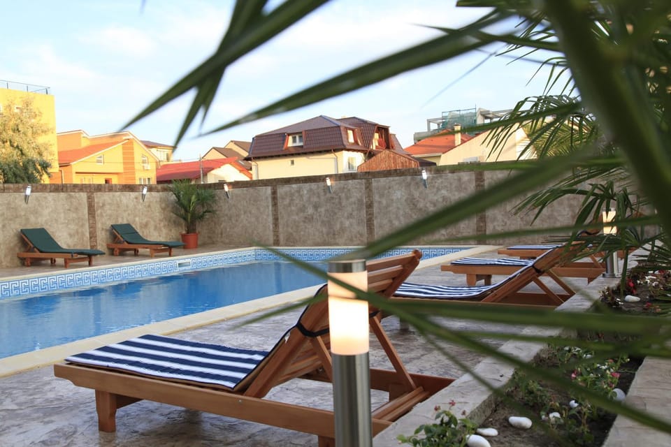 Swimming pool, Swimming pool