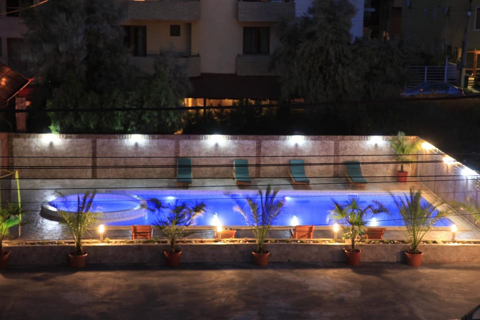 Swimming pool, Swimming pool