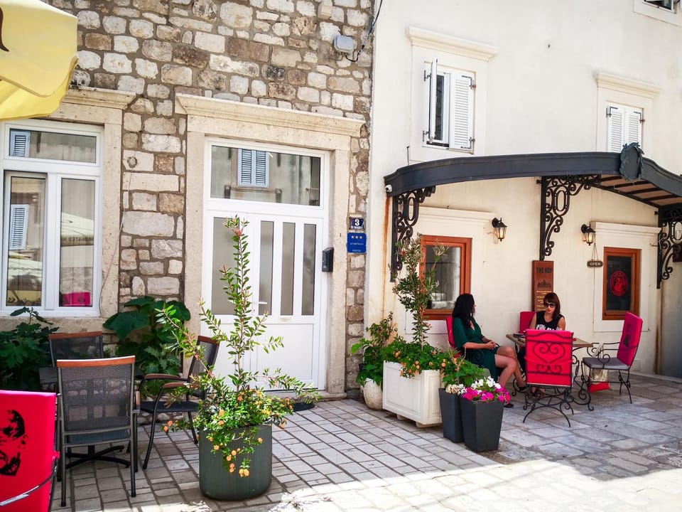 Patio, Facade/entrance, Balcony/Terrace
