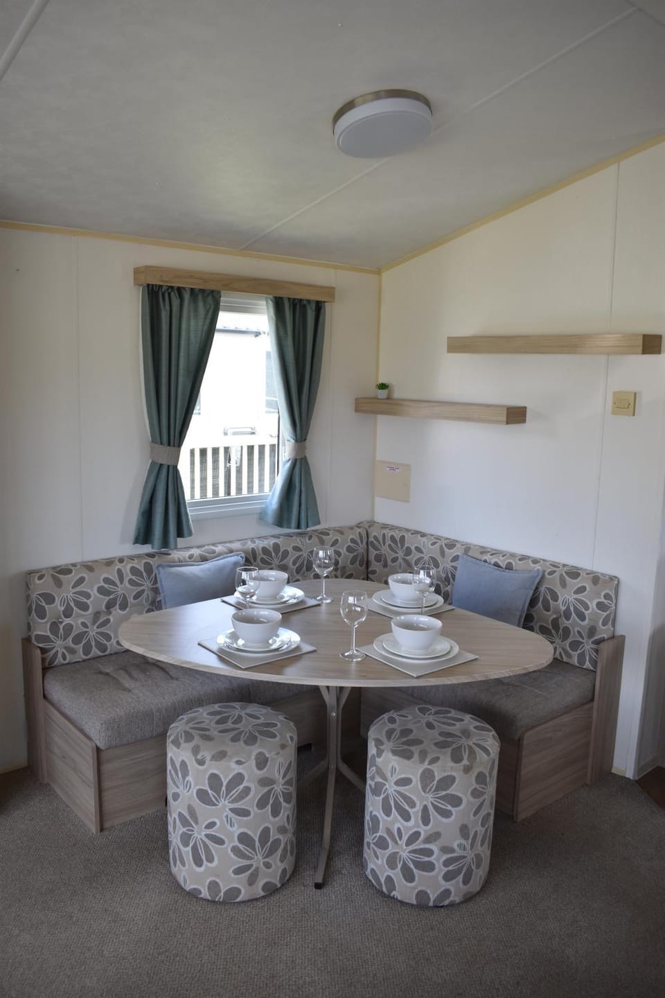 Seating area, Dining area