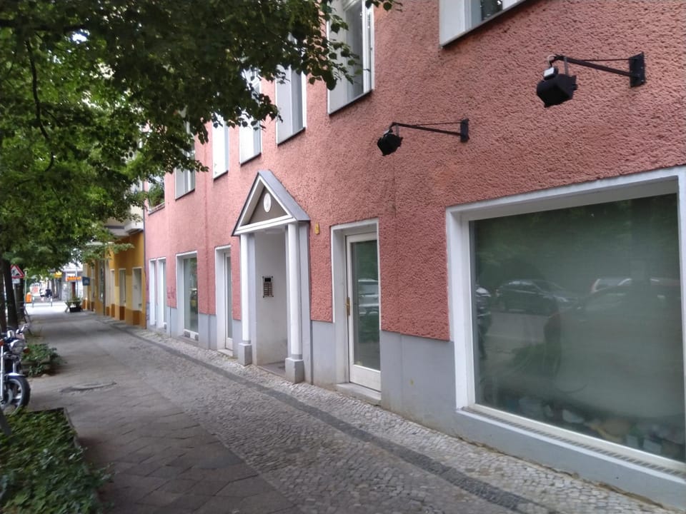 Lindenallee Apartment - Self Check-in Apartment in Berlin