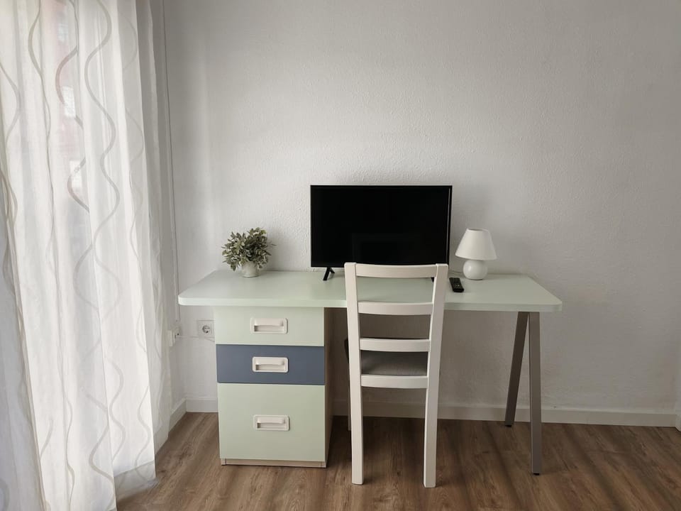 TV and multimedia, hair dresser