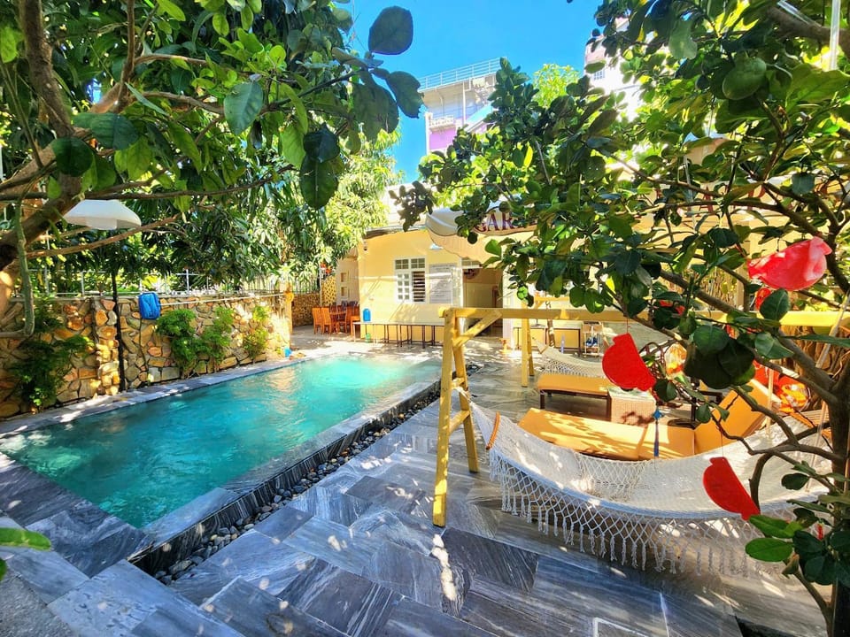 Garden, Swimming pool, sunbed