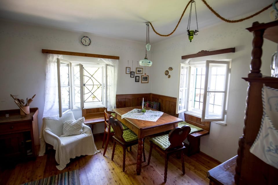 Seating area, Dining area