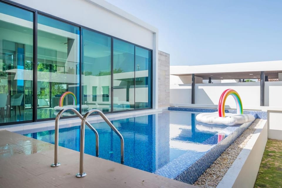 Luxury Residences 3-Bedroom Pool Villa Beach Access, Na Jomtien Pattaya House in Pattaya City