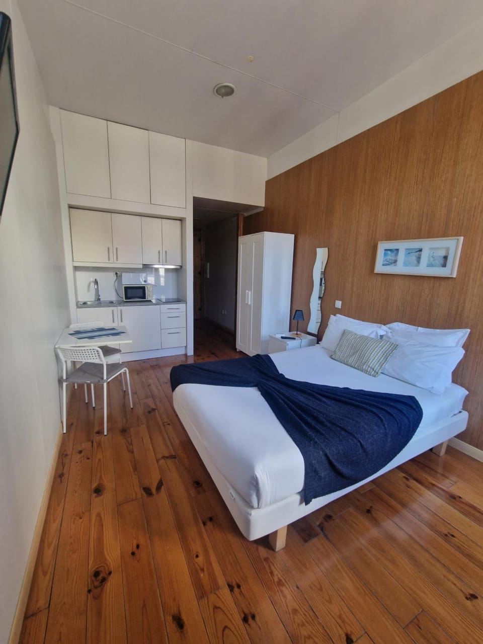 Bed, TV and multimedia, Kitchen or kitchenette, Bedroom