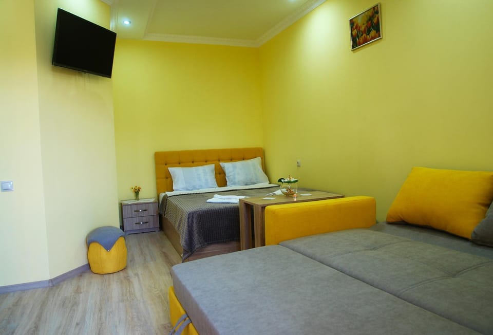Bed, Photo of the whole room, Seating area, Bedroom