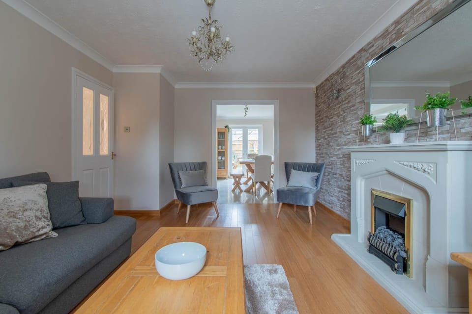 Thorn House a beautiful large house in Witney House in West Oxfordshire District