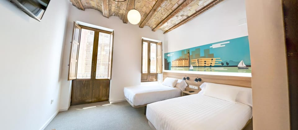 Bed, TV and multimedia, Photo of the whole room, Bedroom