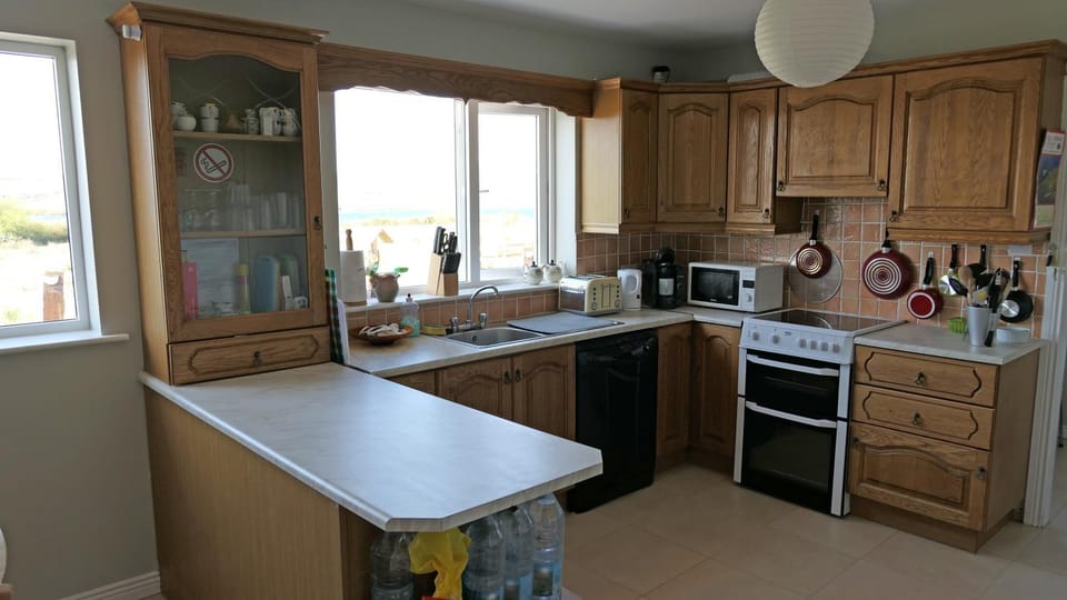 Kitchen or kitchenette, Dining area, Communal kitchen