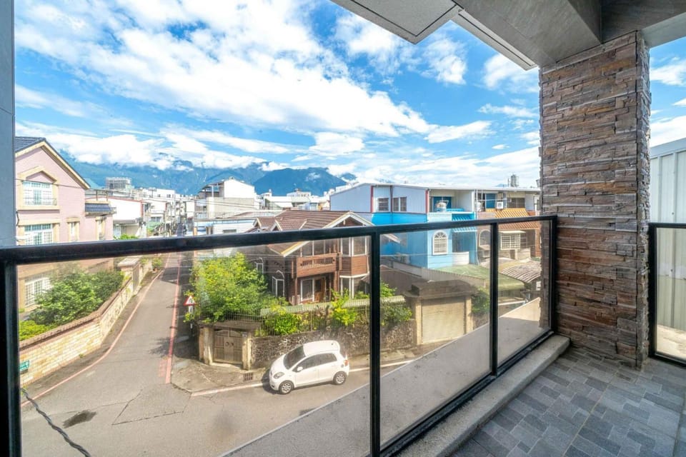Neighbourhood, Balcony/Terrace, City view, Street view