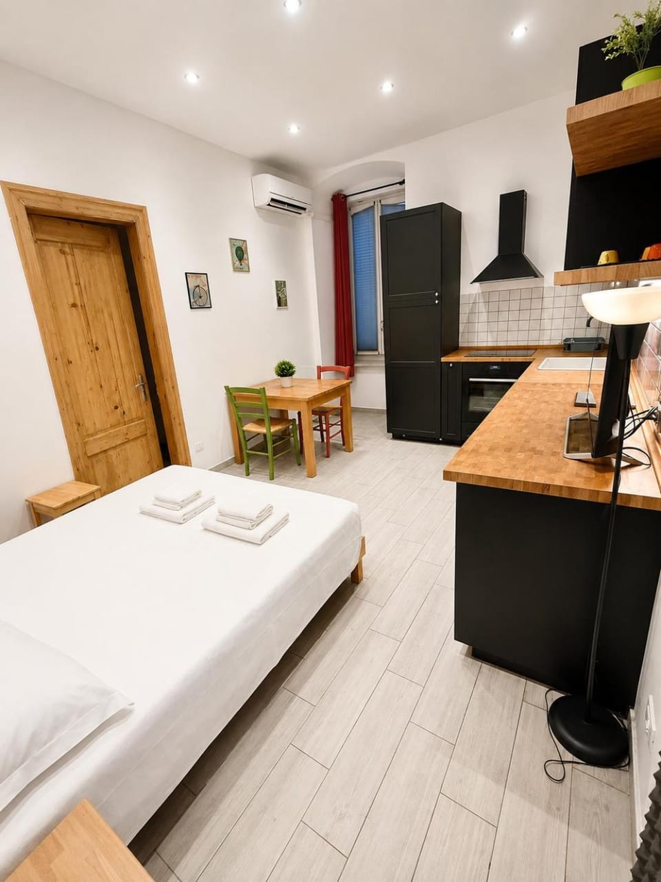 Kitchen or kitchenette, Bedroom