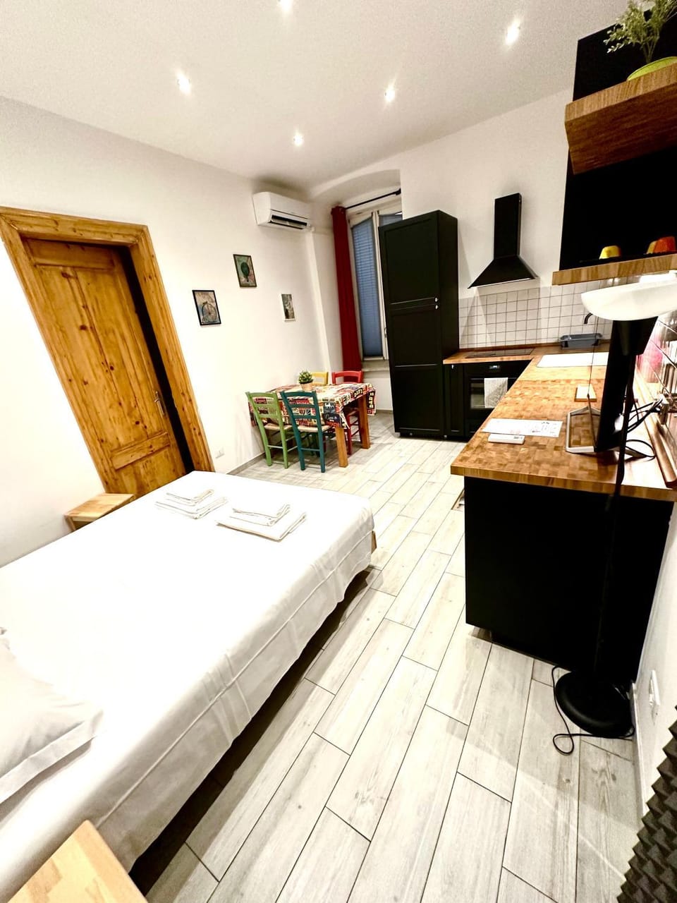 Bedroom, kitchen