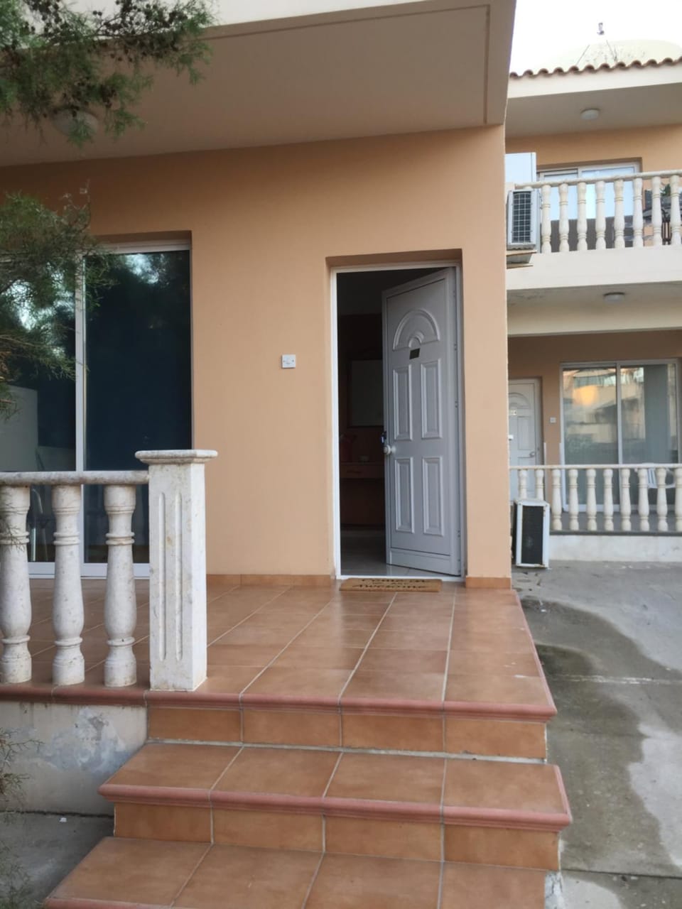 Facade/entrance