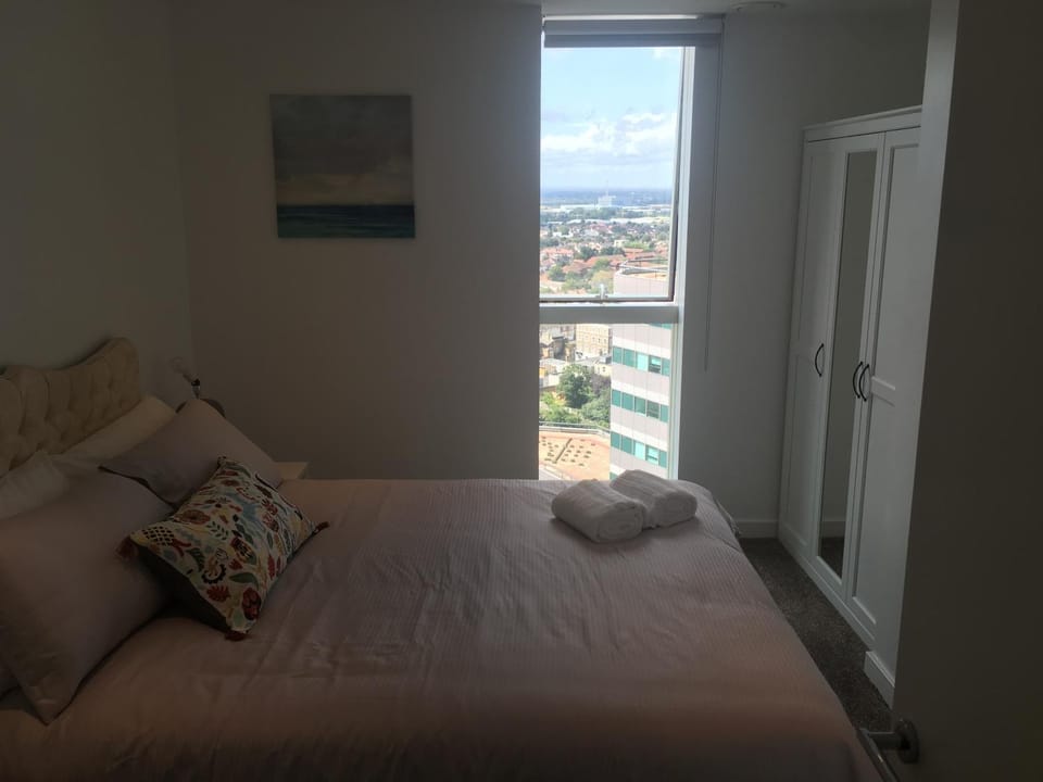 GRAND SERVICED APARTMENTS***** Apartment in Croydon