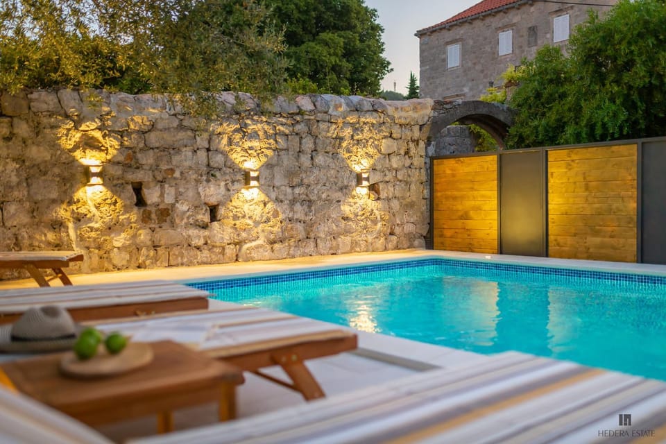 Swimming pool, Swimming pool