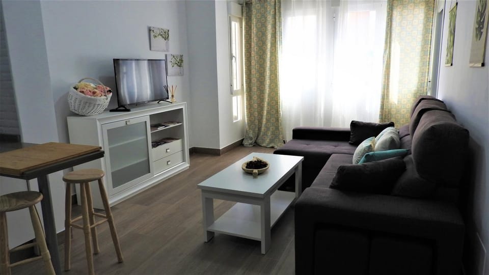 Communal lounge/ TV room, Living room, Dining area
