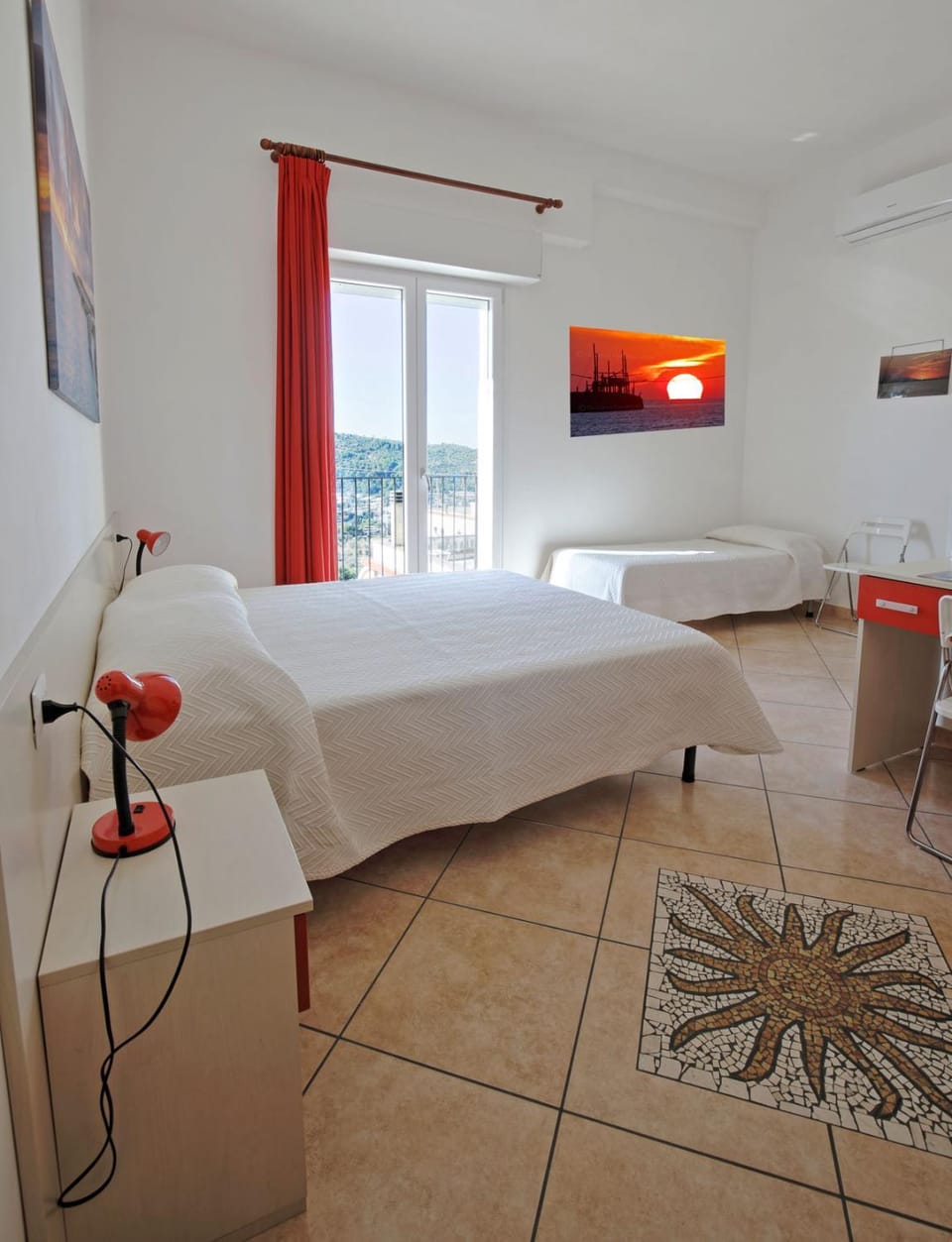 Photo of the whole room, Internal: Not applicable to any particular room