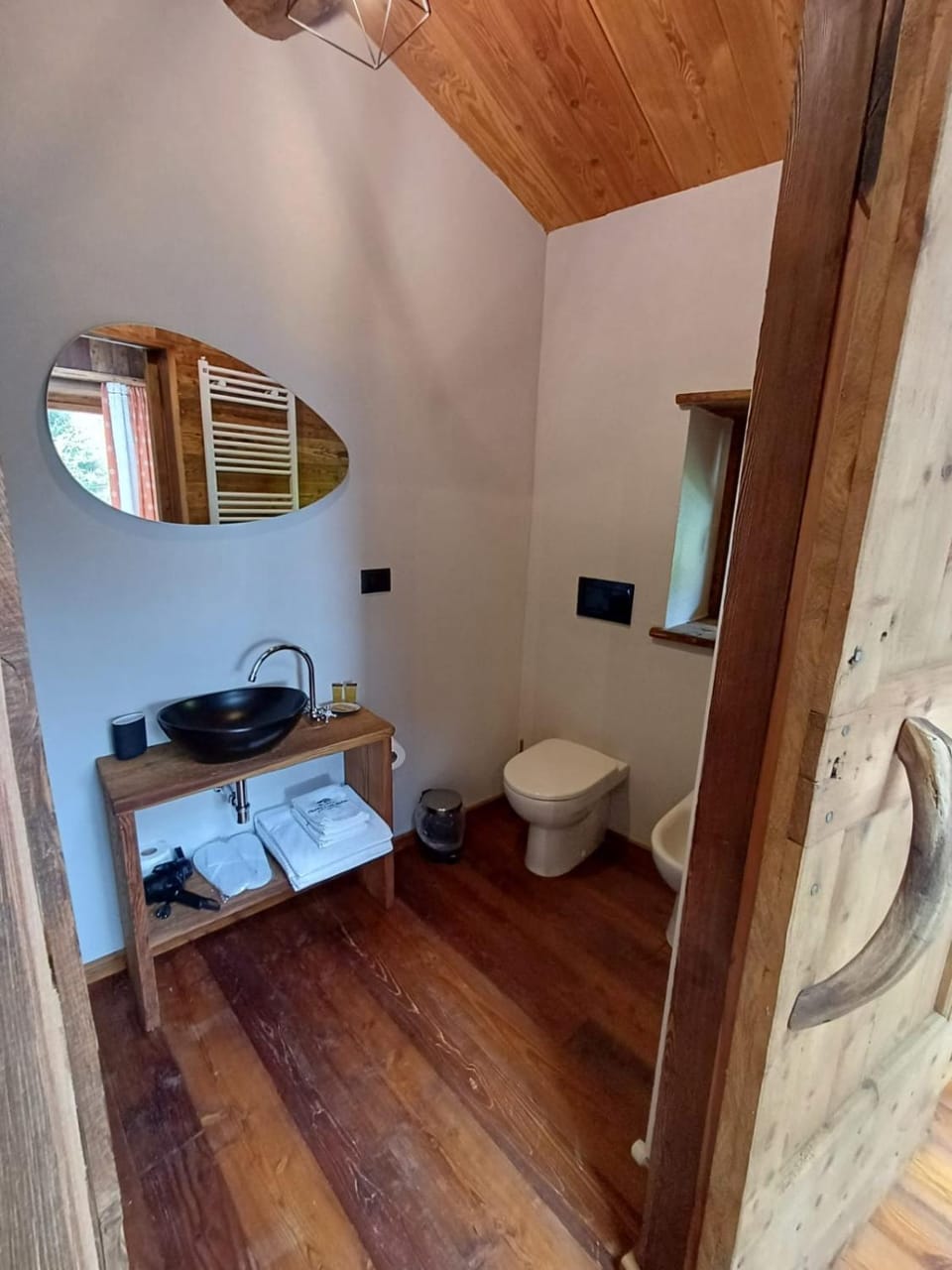 Toilet, Bathroom, towels