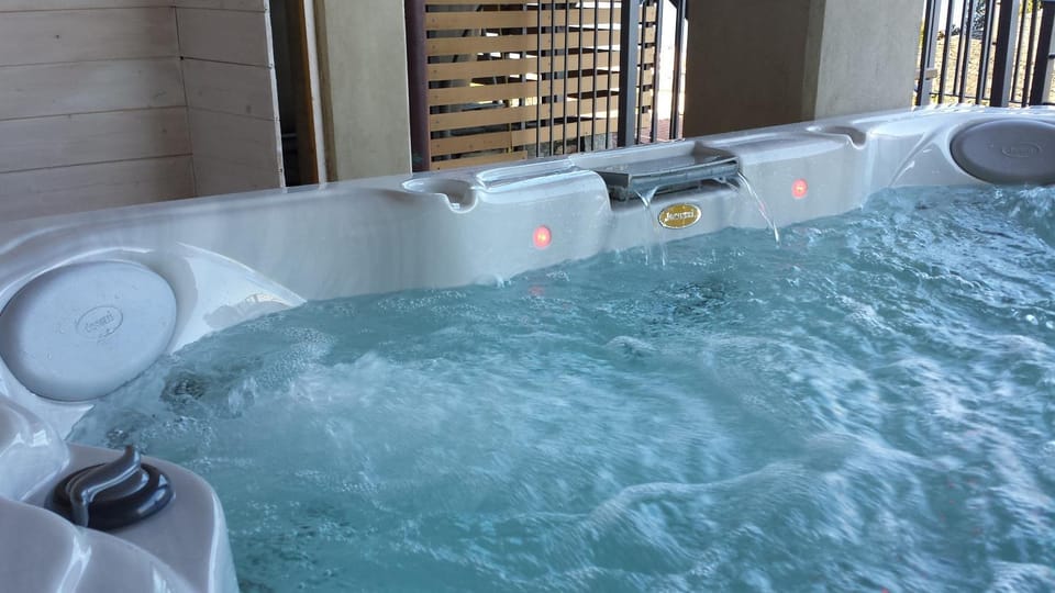 Hot Tub, Spa and wellness centre/facilities