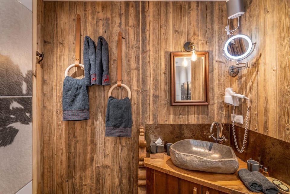 Bathroom, towels
