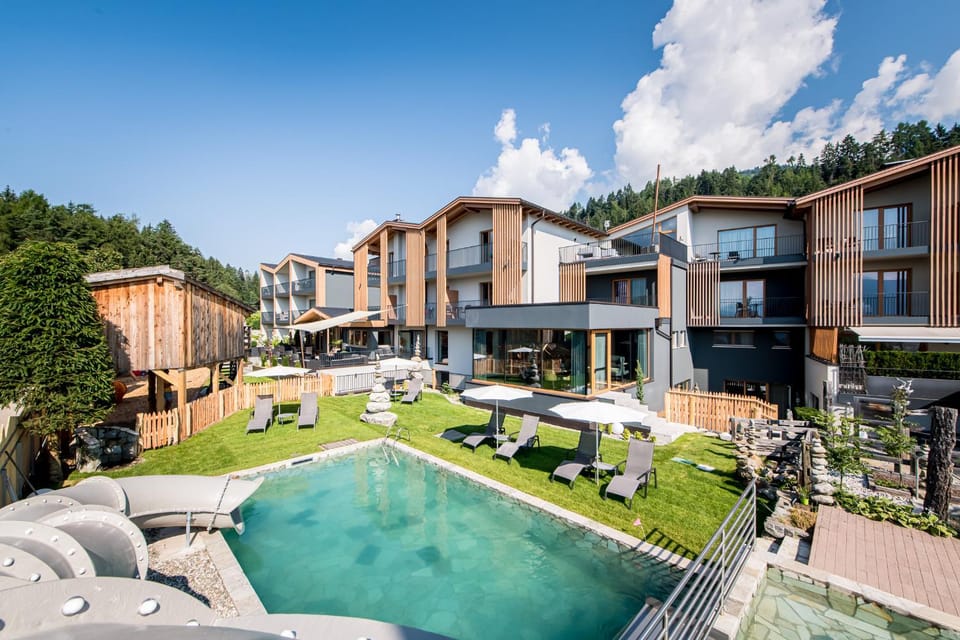 Property building, Garden, Swimming pool