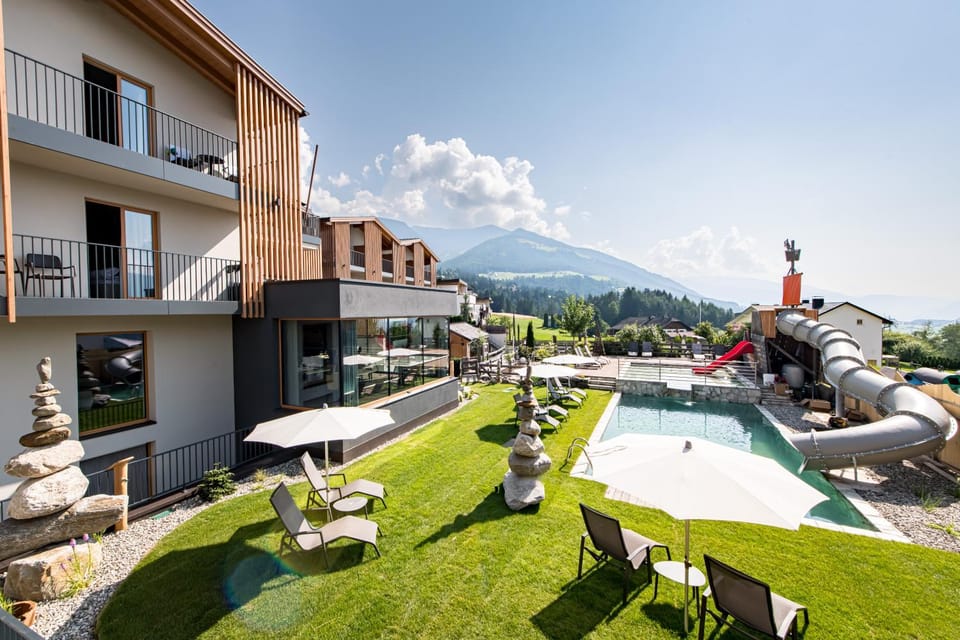 Property building, Garden, Swimming pool