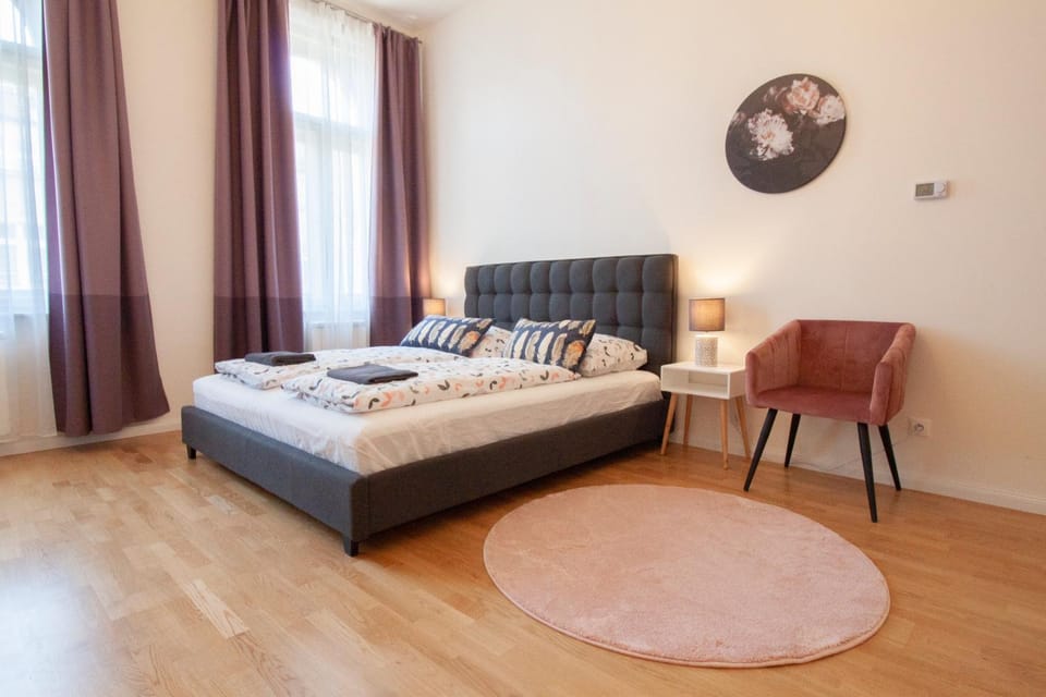 Bed, Living room, Bedroom