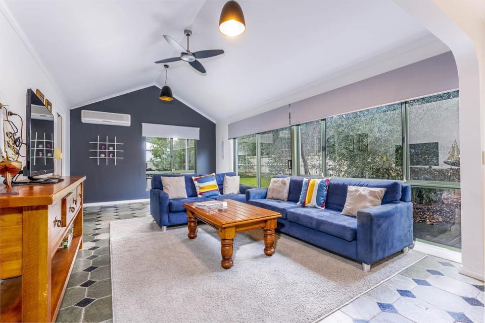 TV and multimedia, Living room, fireplace, air conditioner