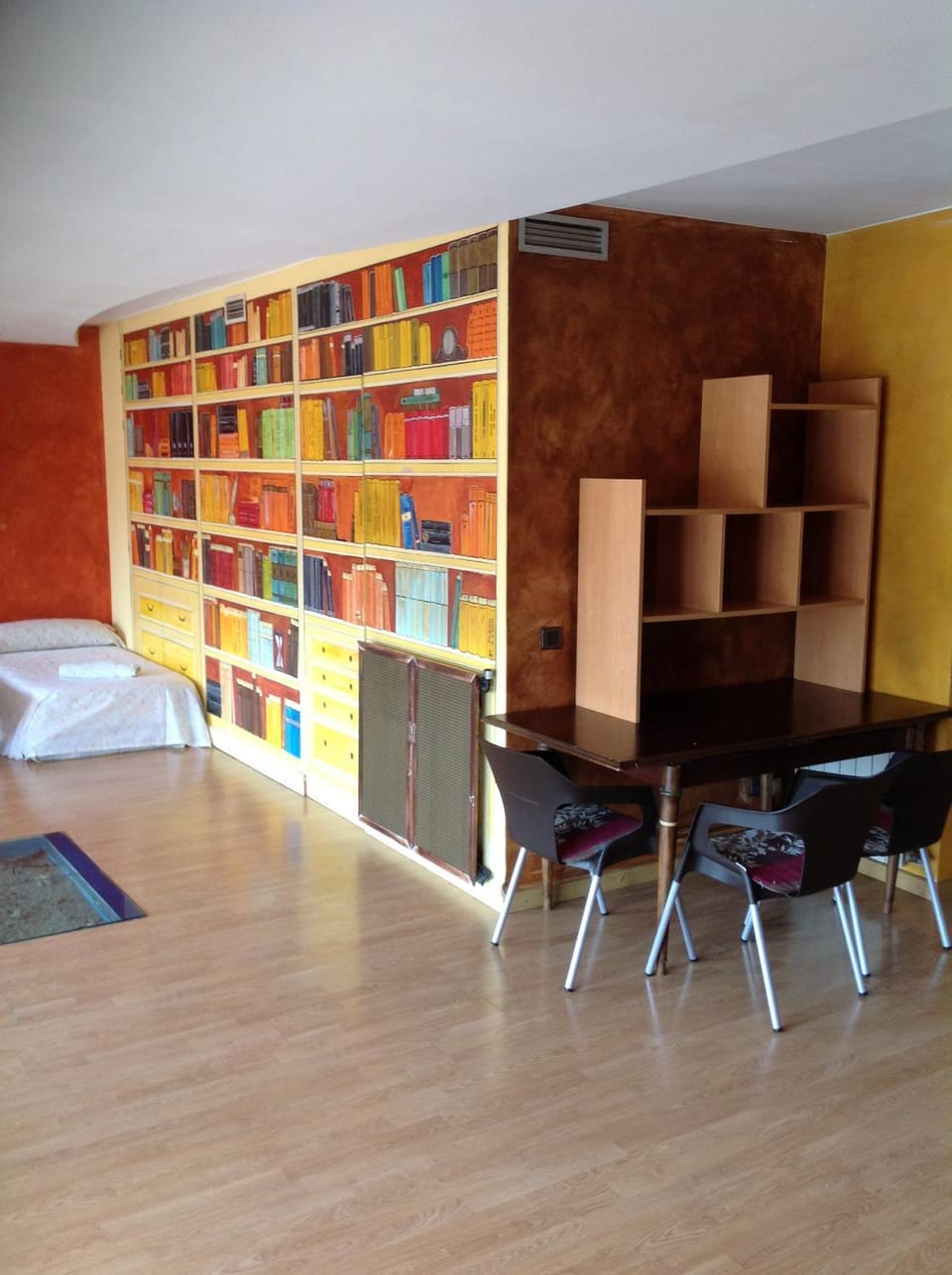 Hostel Alhambra Inn in Girona