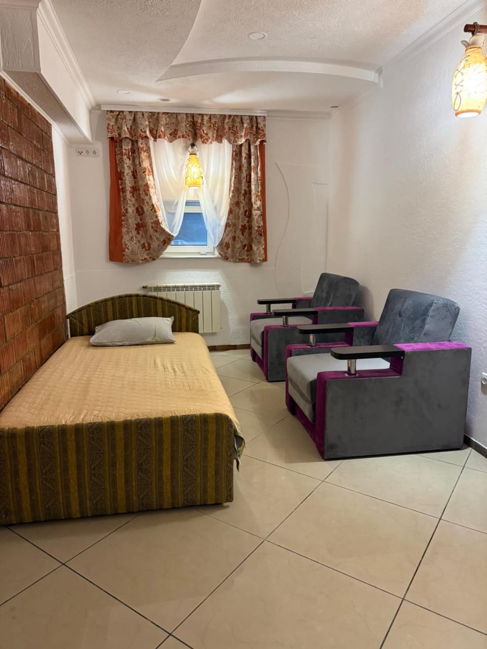 Bed, Living room