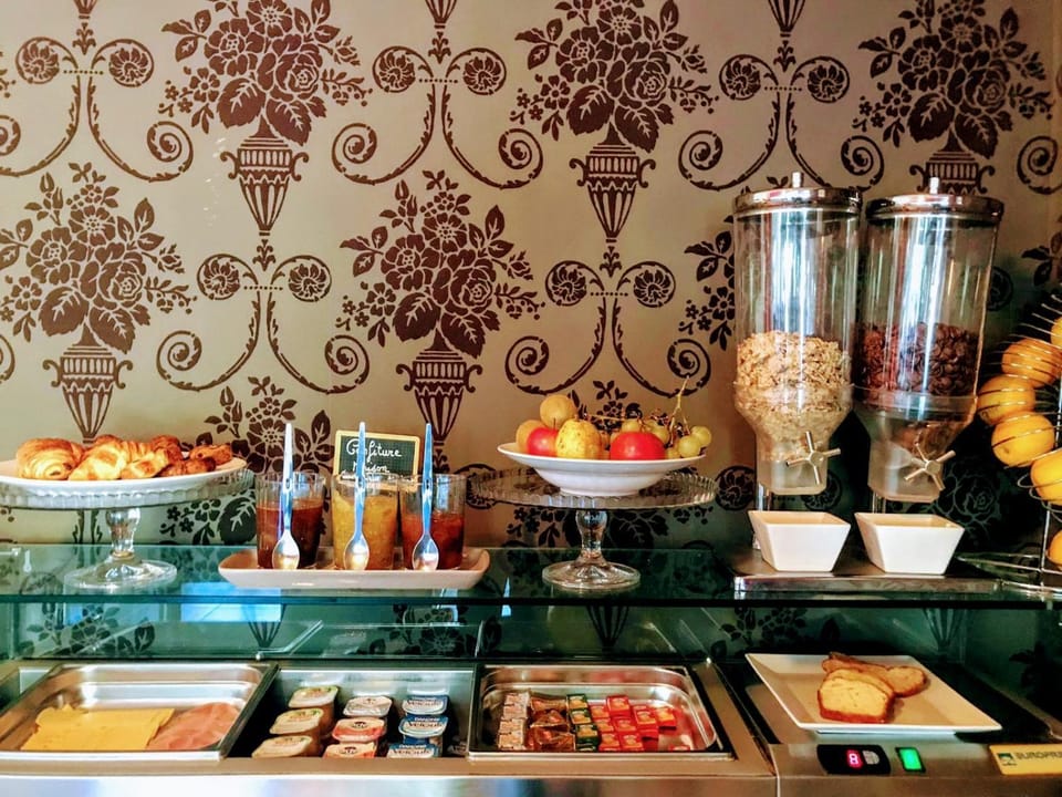 Food and drinks, Buffet breakfast