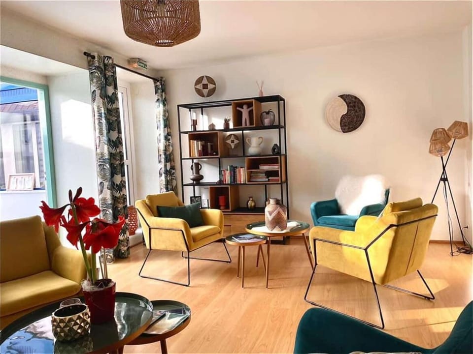Library, Living room
