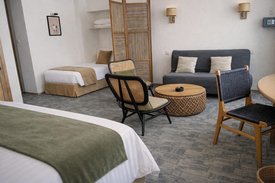 Bed, Photo of the whole room, Seating area, Bedroom