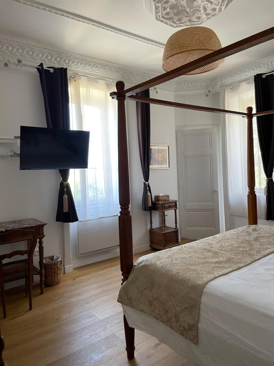 Photo of the whole room