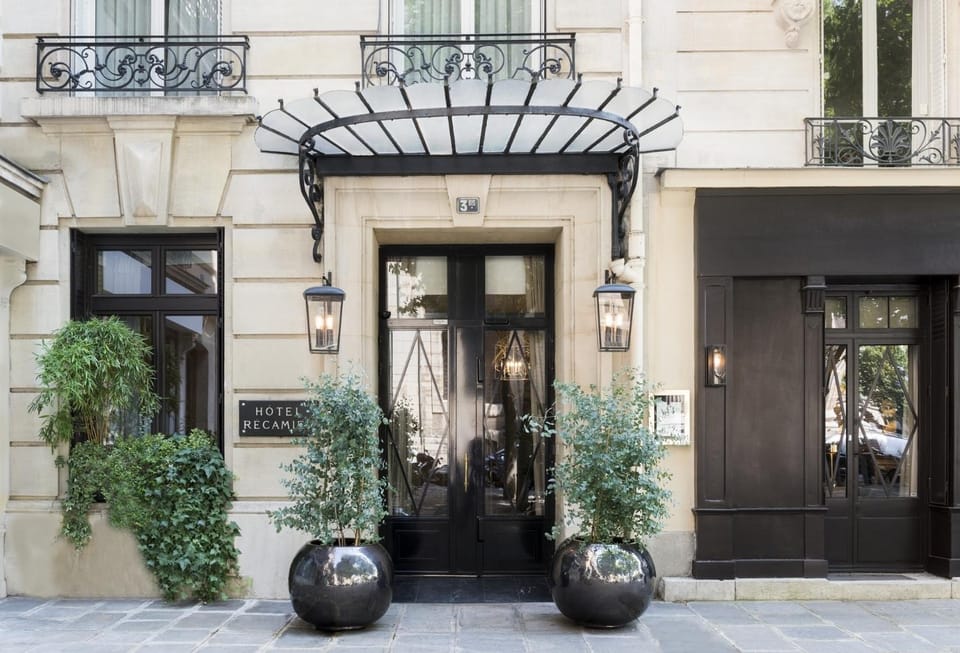 Property building, Facade/entrance, Day