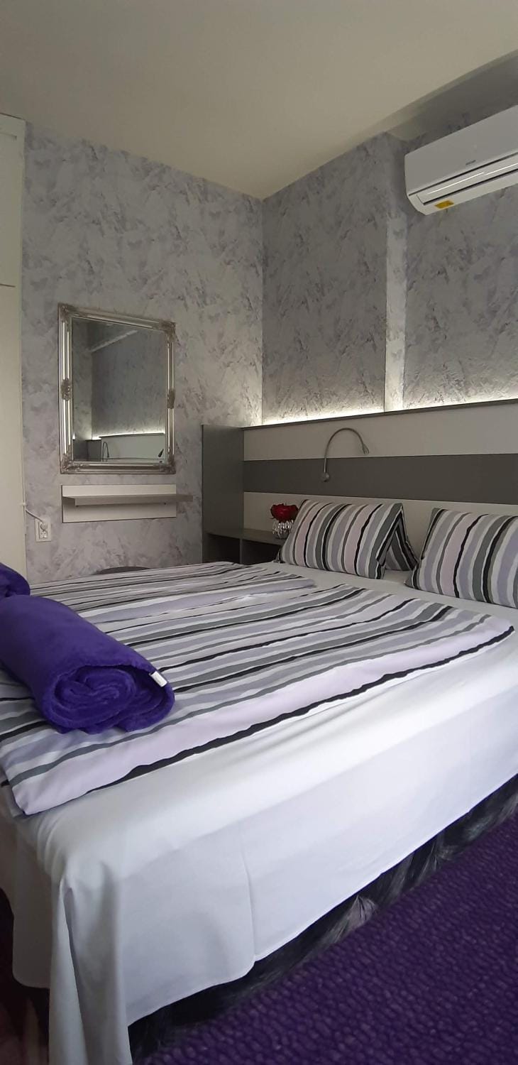 Bed, Photo of the whole room, bunk bed