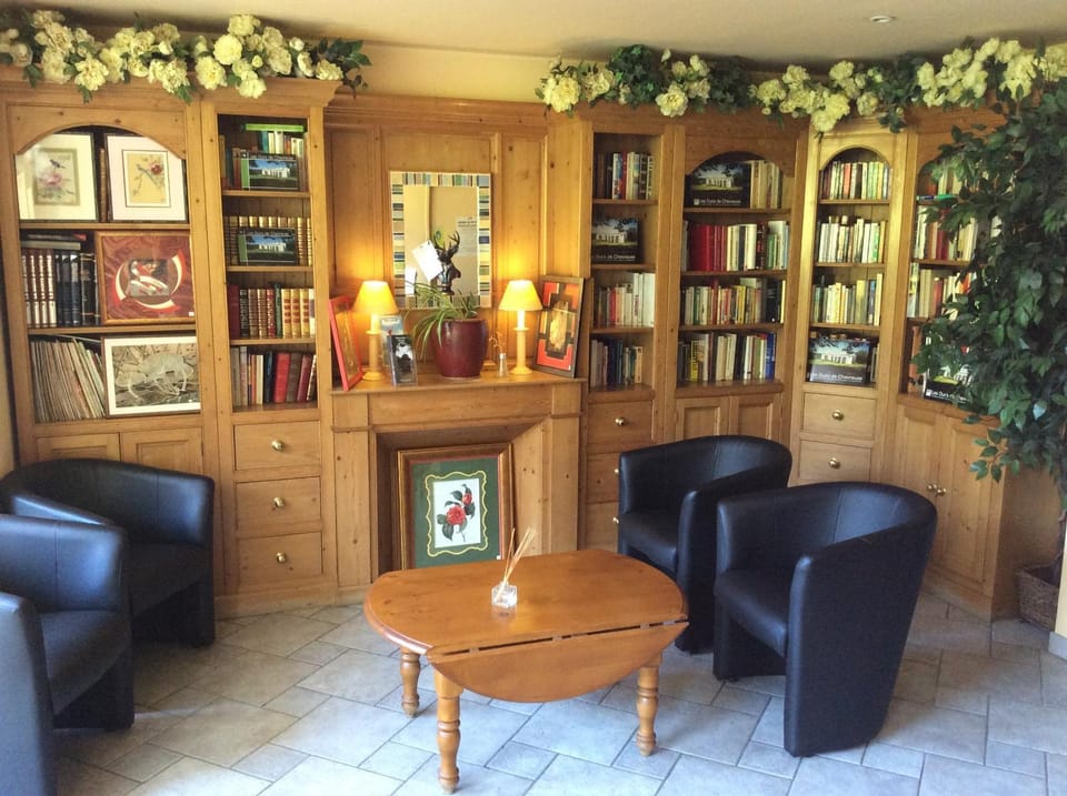 Library, Living room