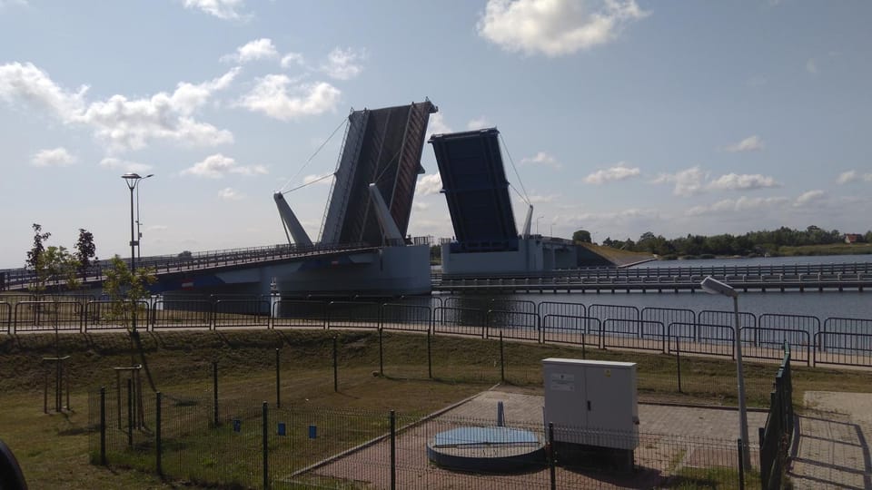 Nearby landmark, Natural landscape